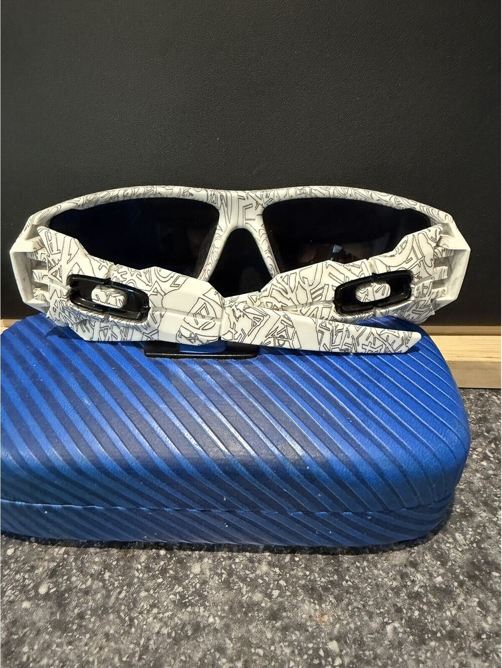 Oakley Oil Rig OO9119-03 White Graphic Sunglasses Black Lenses Case And 2 Bags